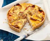 Pikante Käsetarte mit Ricotta und Artischocken