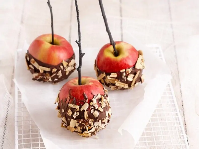 Äpfel mit Schokoladenglasur
