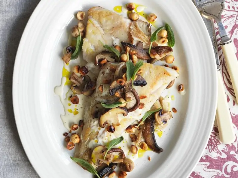 Hechtfilet mit Shiitake, Nüssen und Salbei