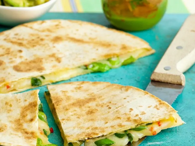 Käse-Tortilla mit Lauchzwiebeln