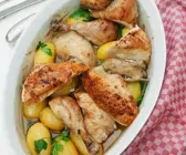 Hähnchen aus dem Ofen mit kleinen, neuen Kartoffeln