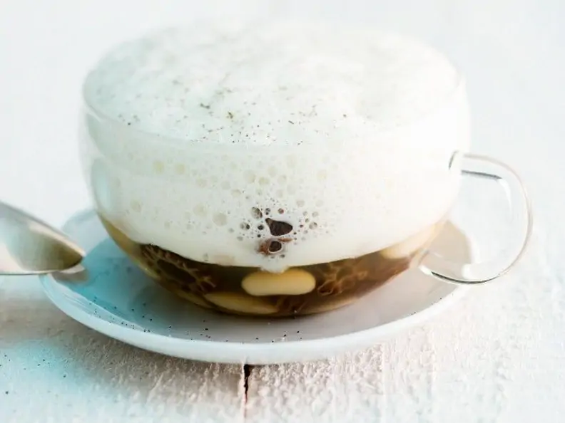 Weiße Bohnen mit Morcheln und Kaffeeschaum