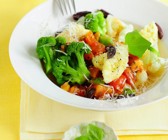 Blumenkohl-Brokkoli-Suppe mit Polentanocken