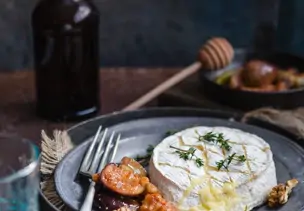 Camembert mit Feigen