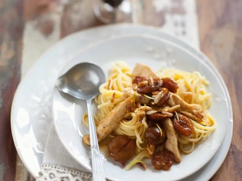Pasta mit Hähnchenstreifen und Mirabellen