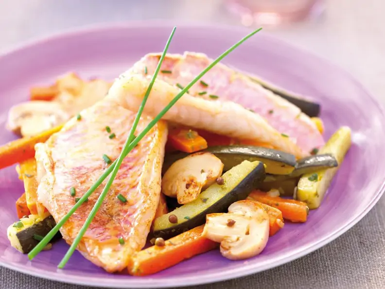 Fischfilet auf Bratgemüse