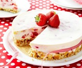 Frischkäsekuchen mit Erdbeeren