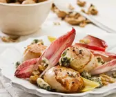 Gebratene Jakobsmuscheln mit Chicorée