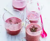 Kirsch-Joghurt-Smoothie mit Schokoladenraspeln