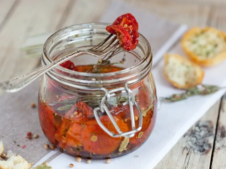 Getrocknete Tomaten in Öl eingelegt