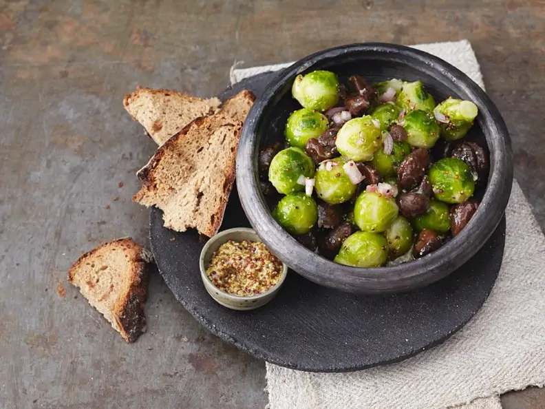 Rosenkohl-Maroni-Salat