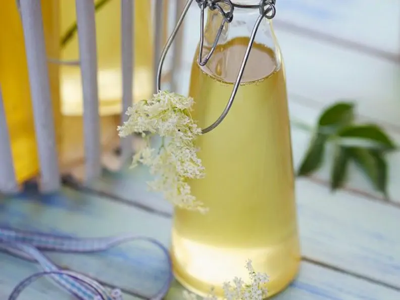 Holunderblütensirup