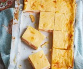 Aprikosenkuchen mit Sauerrahmcreme