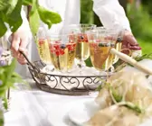 Weinbowle mit frischen Beeren