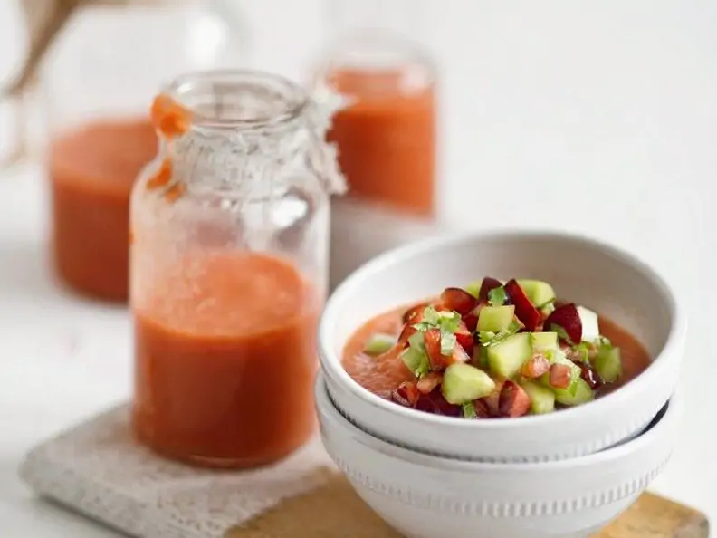 Gazpacho mit Kirschen
