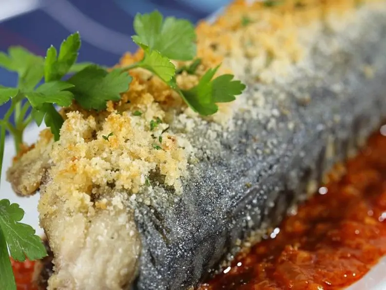 Gratinierte Markrele auf Tomatensauce