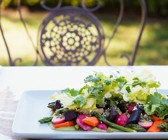 Gemüsesalat mit Avocadocreme