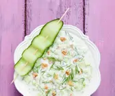 Kalte Gurkensuppe mit Walnüssen