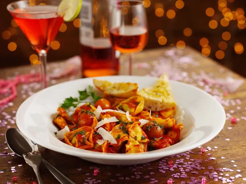 Tortellini mit Tomatensauce und Ricotta