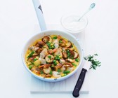 Omelett mit Brezel, Geflügel und Gemüse