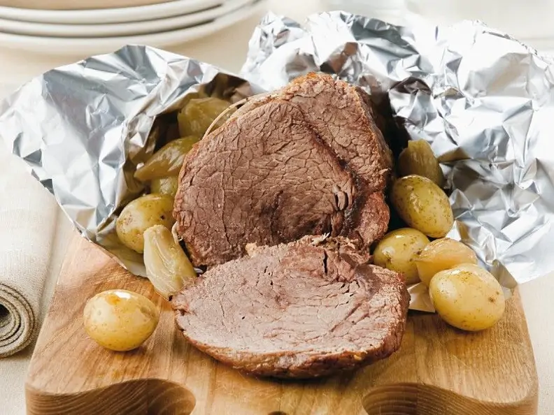Balsamico-Rinderbraten mit Kartoffeln und Zwiebeln