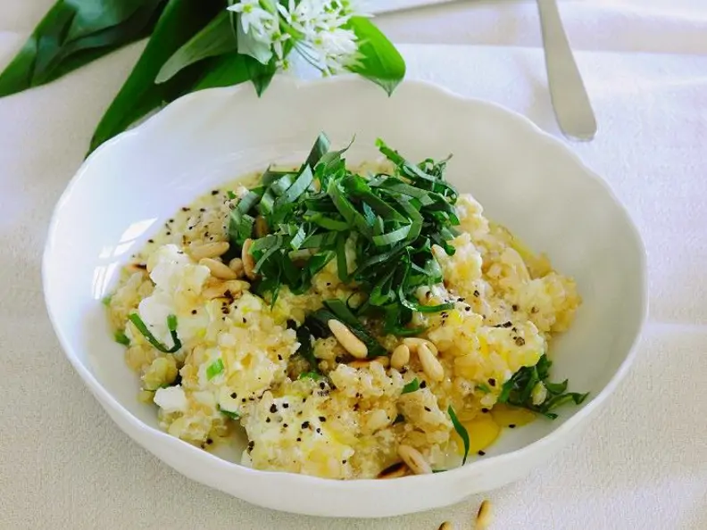 Bärlauchrisotto mit Ricotta und Pinienkernen