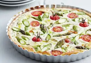 Ricotta-Tarte mit grünem Spargel und Tomaten
