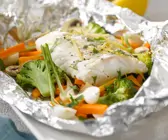 Kabeljaufilet mit Gemüse aus der Alufolie