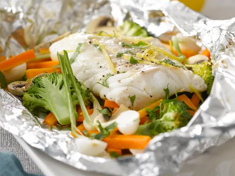 Kabeljaufilet mit Gemüse aus der Alufolie