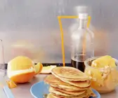 Pancakes mit marinierten Orangen