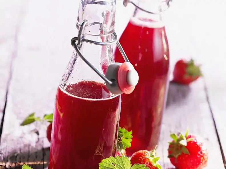Selbstgemachter Erdbeersirup