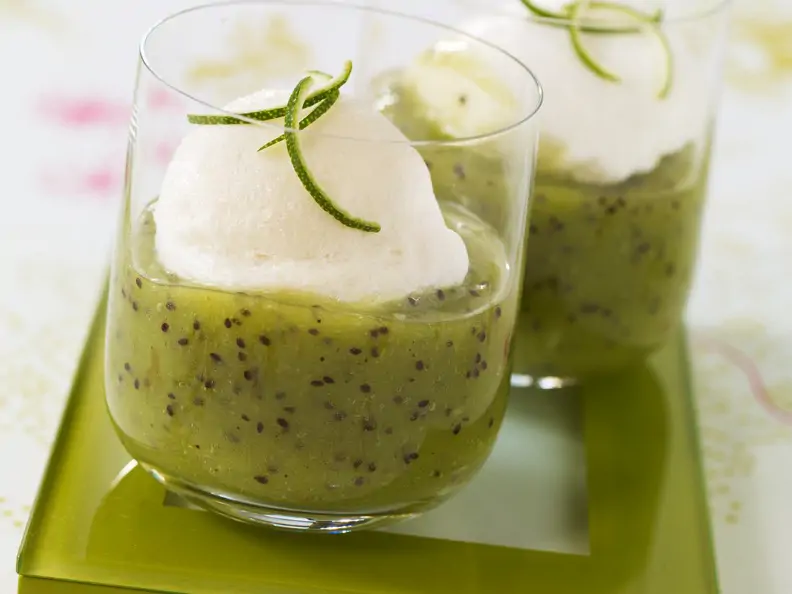 Süppchen von der Kiwi mit Zitronensorbet