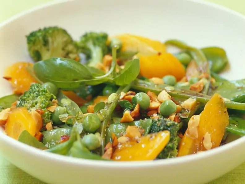 Ragout mit Gemüse und Nüssen