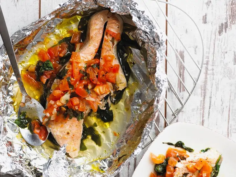 Lachsfilet aus der Folie mit Gemüse