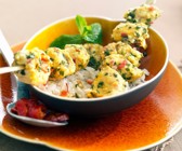 Seeteufelspieße mit Kurkuma und Minze