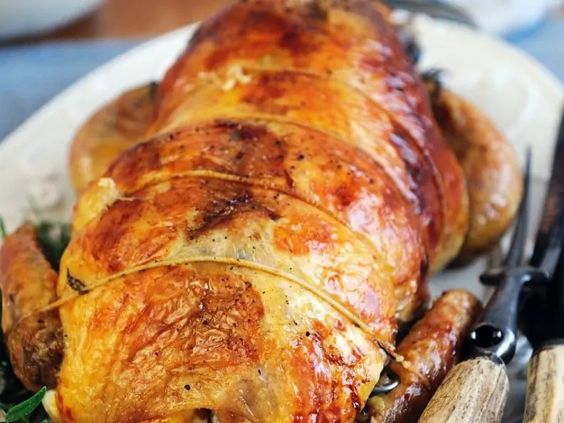 Perlhuhn mit Kräuter-Semmel-Füllung