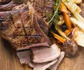 T-Bone-Steak mit Ofengemüse