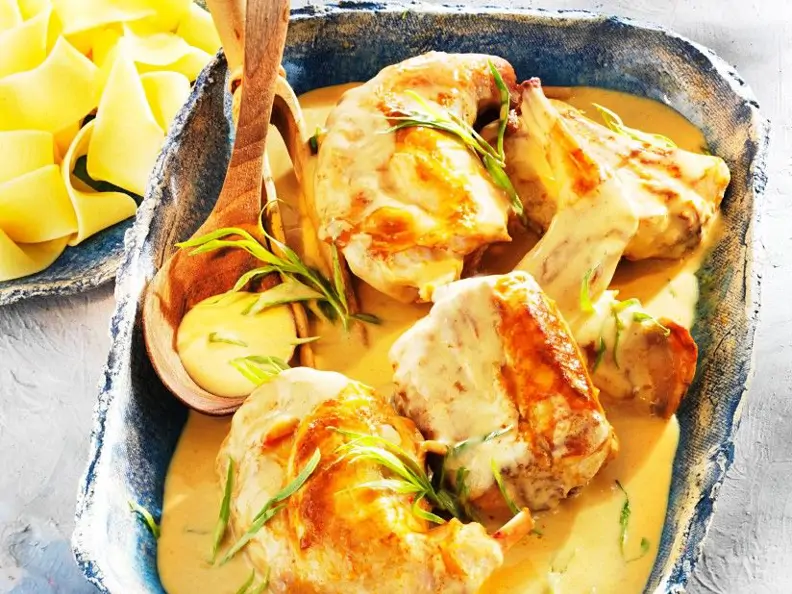 Kaninchen in cremiger Senfsoße