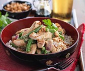 Hähnchenbrustfilet mit Erdnussauce
