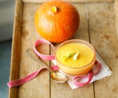 Cremige Kürbissuppe mit Gemüse