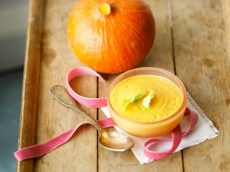Cremige Kürbissuppe mit Gemüse