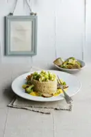 Quinoa mit Brokkoli, Pilzen und Currysauce
