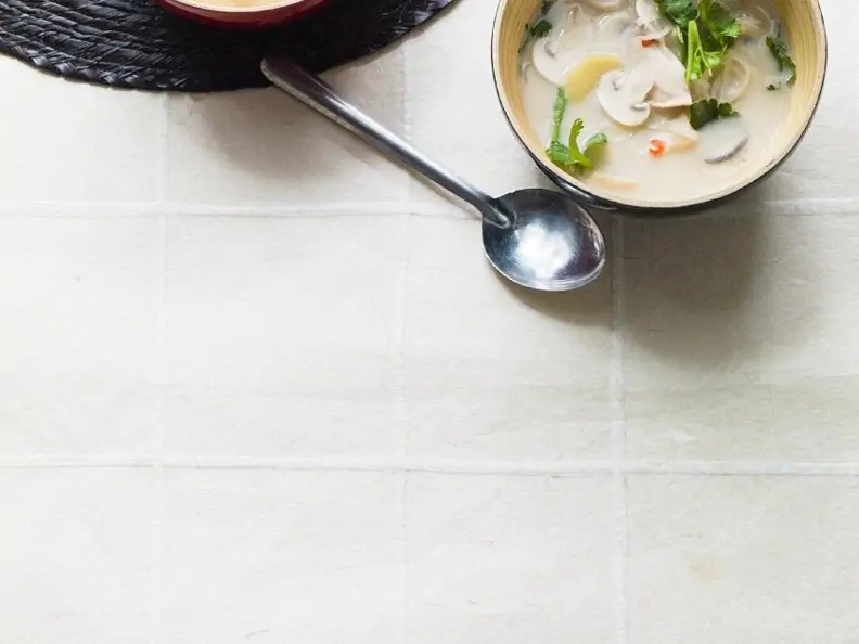 Thailändische Kokos-Hühnersuppe