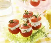 Tomaten mit Hüttenkäsefüllung