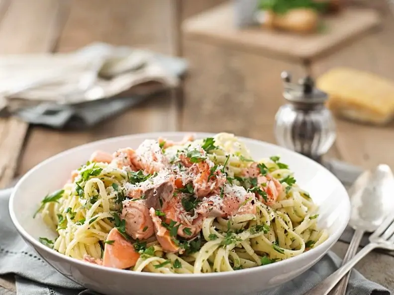 Pasta mit Zitronen-Lachs