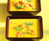 Gelbe Linsensuppe mit Möhren und Koriander