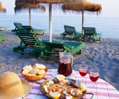 Fruchtige Paella mit Meeresfrüchten