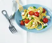Pasta mit Tomaten und Feta