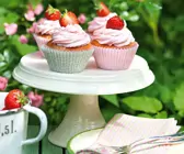 Cupcakes mit Erdbeer-Frosting