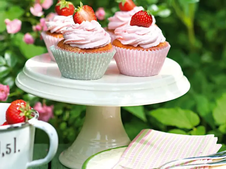 Cupcakes mit Erdbeer-Frosting